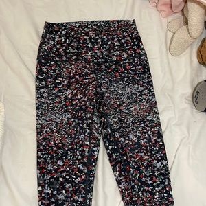 Lululemon size 4 wunder under
